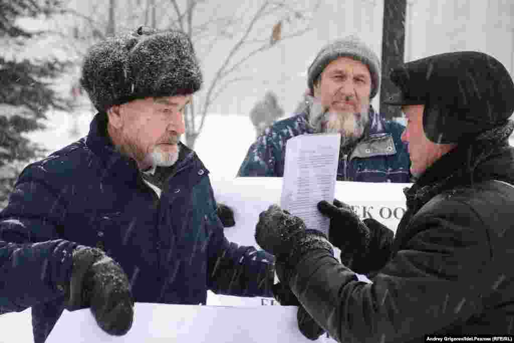 Бүкілтатарлық қоғамдық орталық (БТҚО) мәлімдемесінде Шыңжаңда &quot;ұйғырлар, қазақтар, қырғыздар, татарлар, дүнгендер мен өзге де мұсылман халықтары геноцидке ұшырап&quot; жатқаны айтылған.