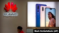 Pekində Huawei mağazası