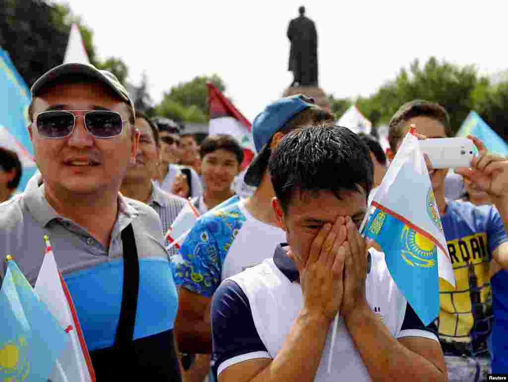 Пекиннің жеңісі жарияланған сәттегі алматылықтардың реакциясы.