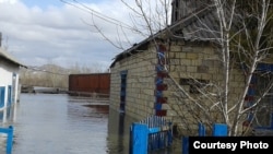 Садовое ауылындағы су тасқыны. Бұқар жырау ауданы, Қарағанды облысы. 15 cәуір 2015 жыл.